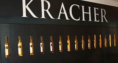 Weinflaschen des Weinguts Kracher