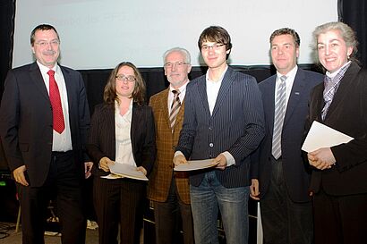 Prof. Dr. Reymann, Irene Struffi, Prof. Karl Bayer, Matthias Hey, Dr. Jung, Prof. Dr. Rauhut auf der Buehne 