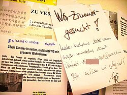 3) das gute alte schwarze Brett