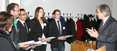 Studenten bei der Vergabe