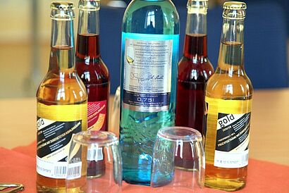 Flaschen und Glaeser 