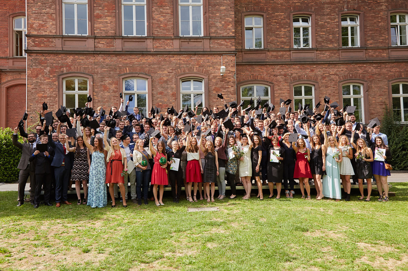 Die Absolventinnen und Absolventen der Hochschule Geisenheim, Sommersemester 2017 © Hochschule Geisenheim / Winfried Schönbach
