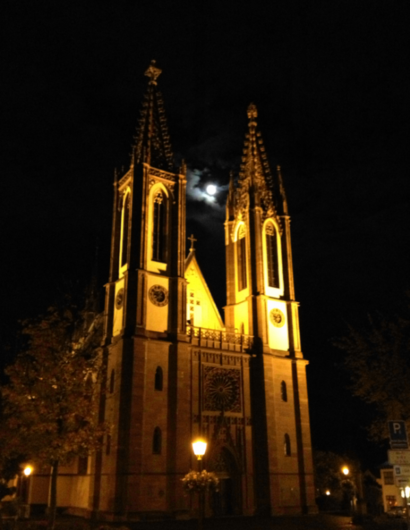 beleuchtete Kirche
