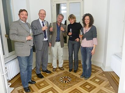 VEG-Vorstand Landschaftsarchitektur Prof. Dr. Roth-Kleyer mit Markus Diehl (Verwaltungsleiter), Prof. Klaus Werk (Studiengangsleiter Landschaftsarchitektur) und Dipl.-Ing. Irmela Löw (Landschaftsarchitektin) mit Mitarbeiterin, eine "noch" Geisenheimer Studierende