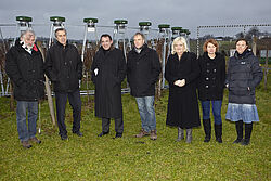 Gruppenbild mit FACE (v.l.n.r.): Prof. Dr. Otmar Löhnertz, Prof. Dr. Hans Reiner Schultz, Kultusminister R. Alexander Lorz, Prof. Dr. Christoph Müller, MdL Petra Müller-Klepper, Doktorandinnen Antje Berlebach und Hannah-R. Klostermann