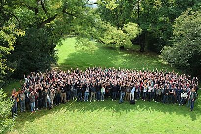 Aufnahme von oben der Erstsemester