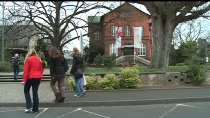 Studenten auf dem Campus Gelaende 