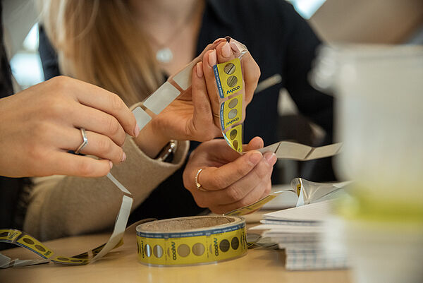 Intelligente Verpackungslabels © Filmagentur Rheingau Intelligente Verpackungslabels © Filmagentur Rheingau