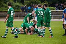 Weinelf freut sich über Führung 