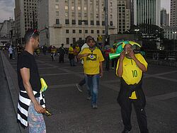 Fußballfans im Stadtzentrum Sao Paulos