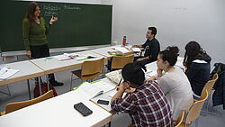 Teilnehmer und Lehrerin