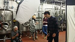 Studenten beim Kameraset