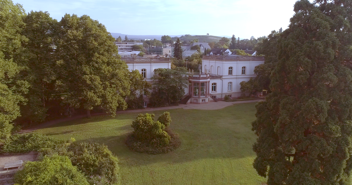 Luftbild der Villa Monrepos mit Park. © Hochschschule Geisenheim