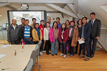 Besuchergruppe im Weiterbildungsraum