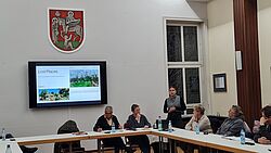 Hanna Waschek präsentiert vor der BUGA-Kommission, Bilquelle: S. Braun