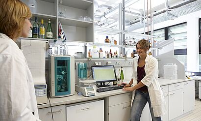 Professorinnen im Labor