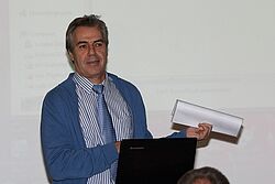 Professor während seiner Rede