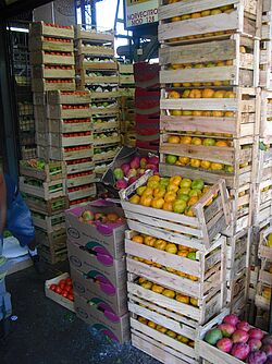 Kakaofrucht in Holzkisten