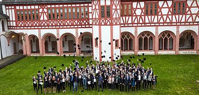 Absolventen Gruppenbild