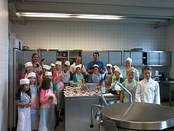 Gruppenbild in der Kueche