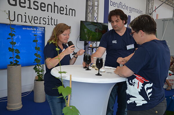 Team der Hochschule am Stand