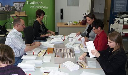 Team der Campus am Briefe fertig machen