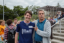 Hochschulpräsident mit Student