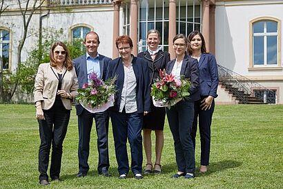 Gruppenfoto vor der Villa Monrepos