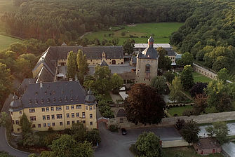 Schloss Vollrads im Rheingau aus der Vogelperspektive. © Hochschule Geisenheim