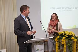 R.Loenarz hält Vortrag