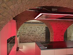 beleuchteter Küchenteil des Unikellers 