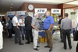 Zwei Männer reden miteinander 