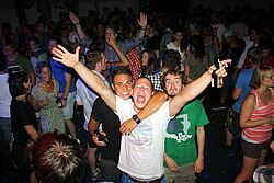 Studenten beim Feiern