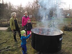 Aktionstag Biokohle auf der Kinder- und Jugendfarm Oestrich-Winkel