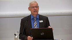 Prof.Dr.Dietrich bei seinem Vortrag