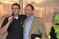 Zwei Männer mit Mikrofon