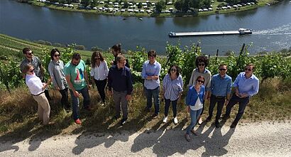 Gruppenfoto von oben vor der Mosel