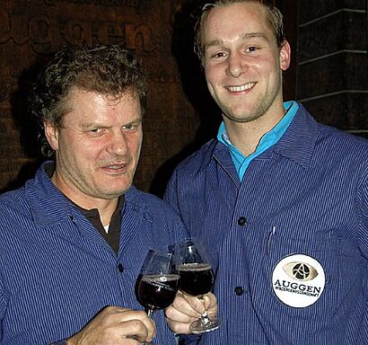 Kellermeister Andreas Philipp und Ulli Waldkirch (rechts)