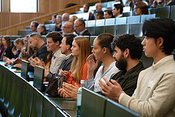 Stipendiat_innen bei der Übergabefeier