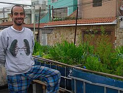 Claudio Alfaro vor seinem System