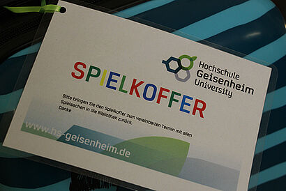 Schild der mobilen Spielkoffer