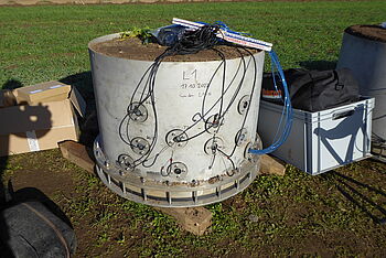 Mit Sensoren bestücktes Lysimeter