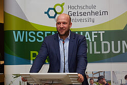 Staatssekretär Jung während Rede