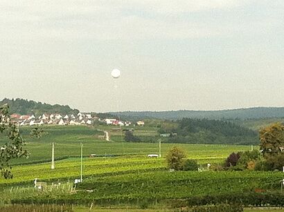 Flugobjekt und Landschaft 