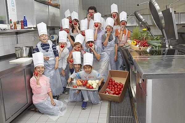 Kinder in der Küche 