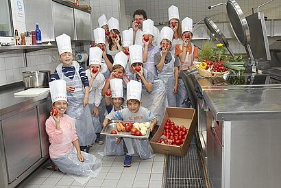 Kinder in der Küche 