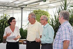 Gruppe unterhaelt sich