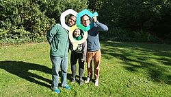 Der Integrationsbeauftragte der Hochschule Geisenheim, Dr. Moustafa Selim, mit den studentischen Hilfskräften Paula Faber und Max Tafel.