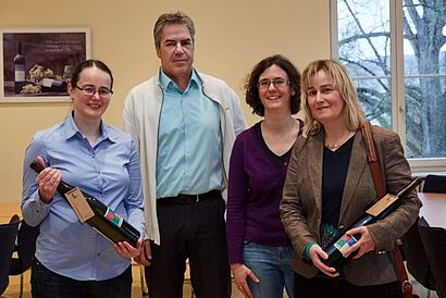 v.l. Stipendiatin PhD Carolyn-Monika Görres , Hochschulpräsident Dr. Hans Reiner Schultz, Forschungsreferentin Dr. Christiane Jost und Prof. Dr. Claudia Kammann