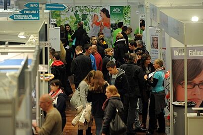 Besucher und Stände auf der Horizon Messe